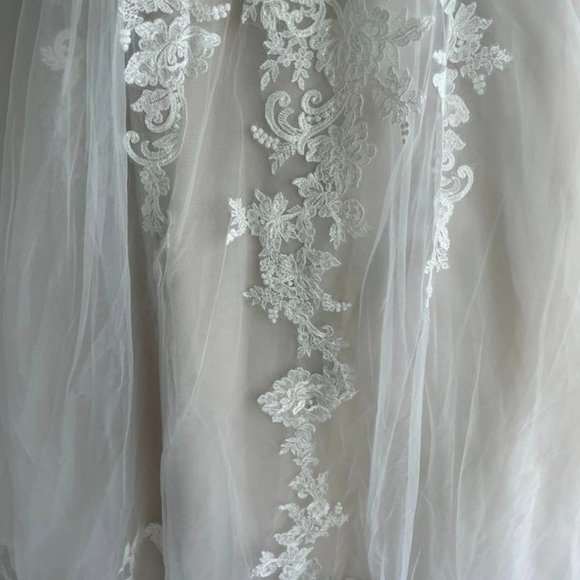 Wedding Dress - Picture 7 of 11